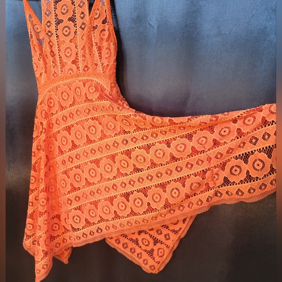 Free People Just Like Honey Coral Handkerchief Lace Overlay Midi Dress size 0 - Picture 4 of 16
